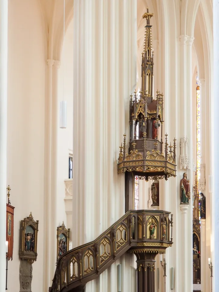 Pulpit at Stadtpfarrkirche, Steyr