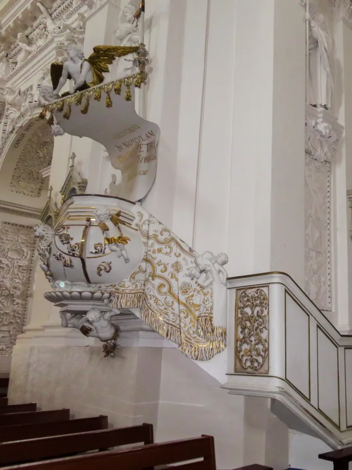 Pulpit at Petrus en Pauluskerk, Vilnius