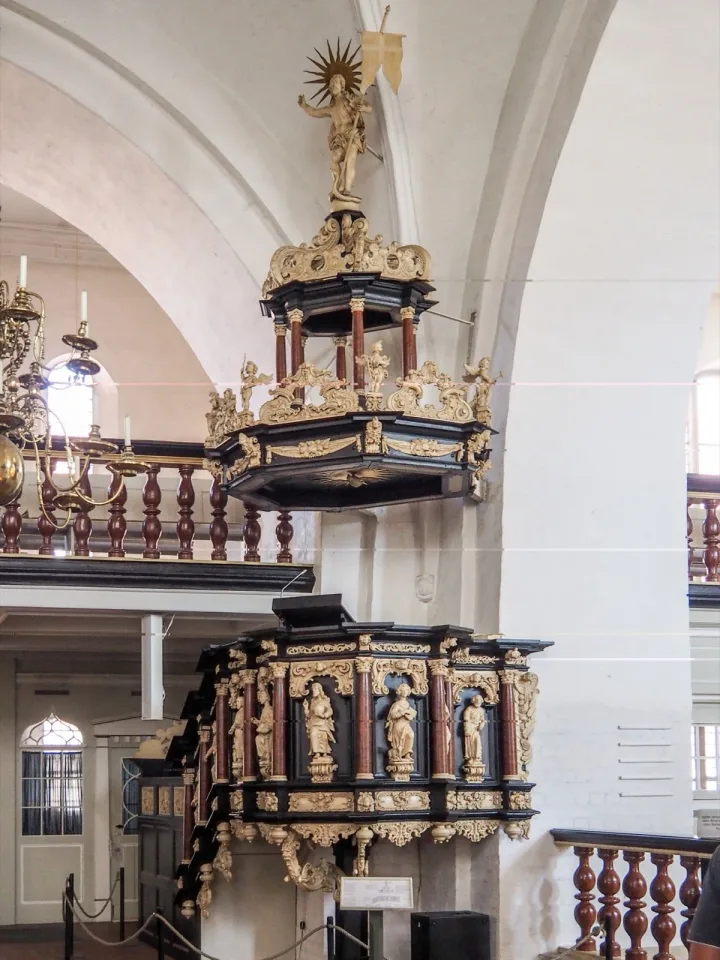Preekstoel in St. Cosmae-Nicolai kerk, Stade