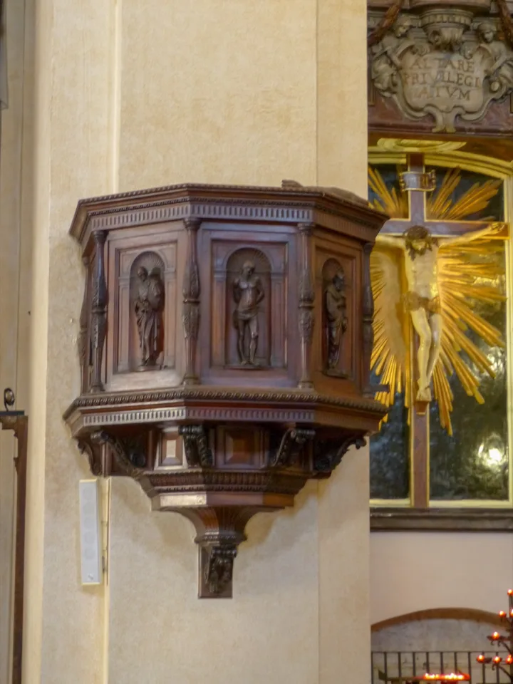 Pulpit at Cattedrale di San Rufino, Assisi