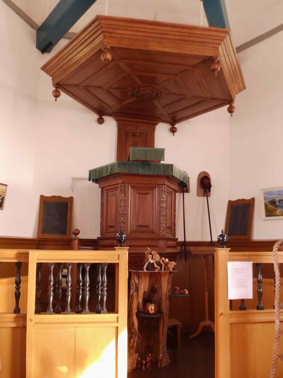 Preekstoel in Bartholomeuskerk, Westhem