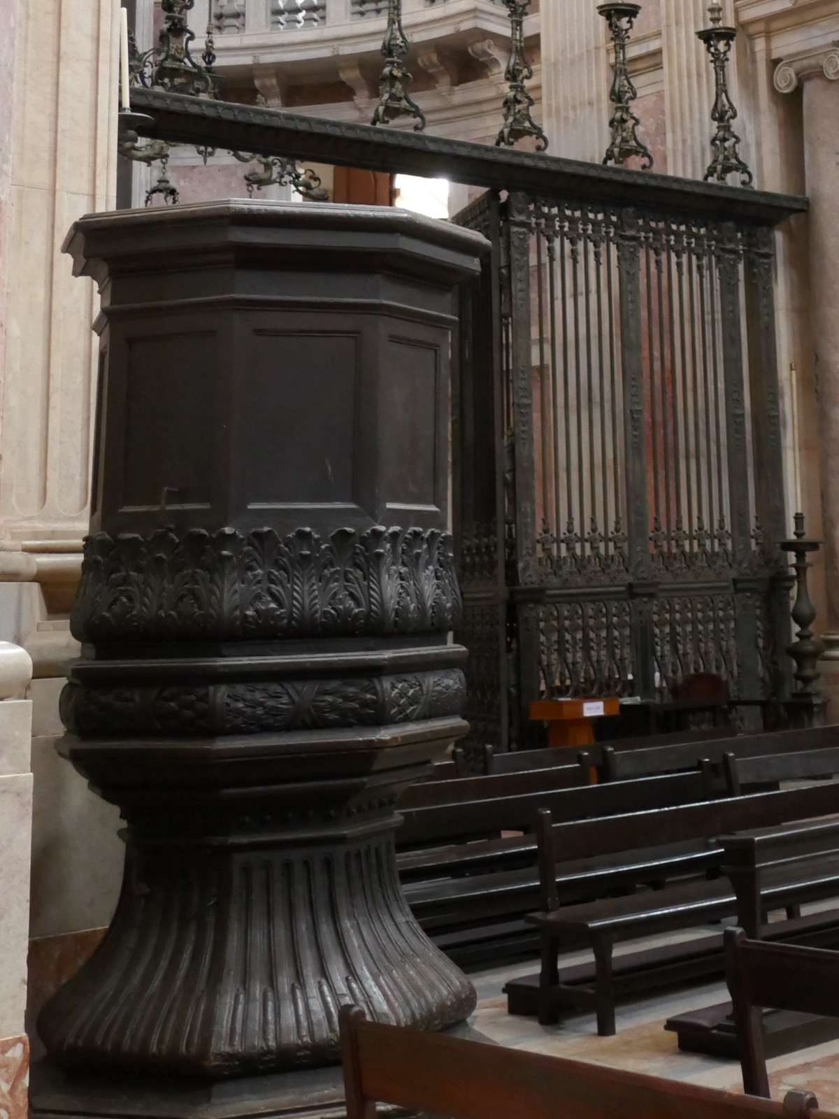 Preekstoel in Basilica de Mafra, Mafra