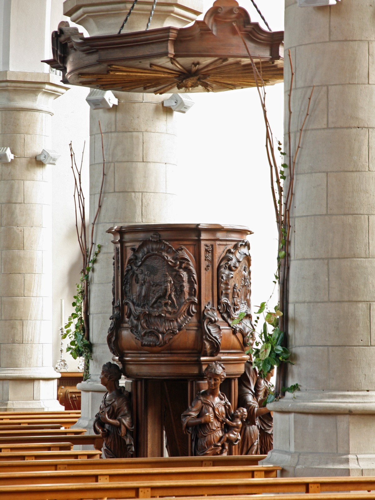 Pulpit at St Remigiuskerk, Baarle Hertog