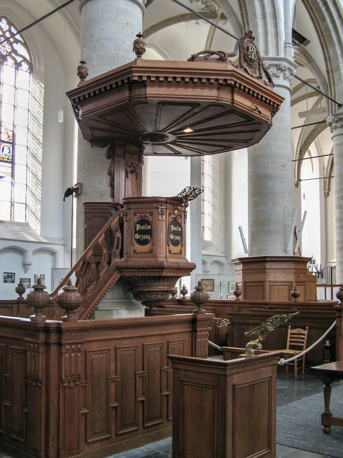 Preekstoel in Sint-Catharijnekerk, Brielle