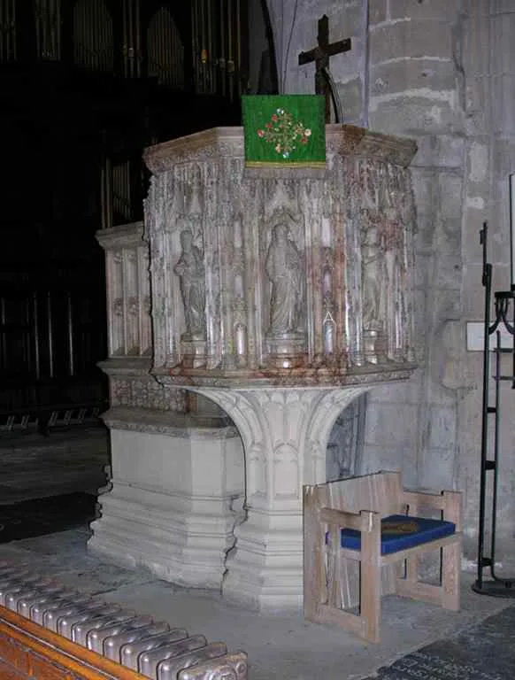 Preekstoel in Cathedral Church of St Nicholas, Newcastle upon Tyne