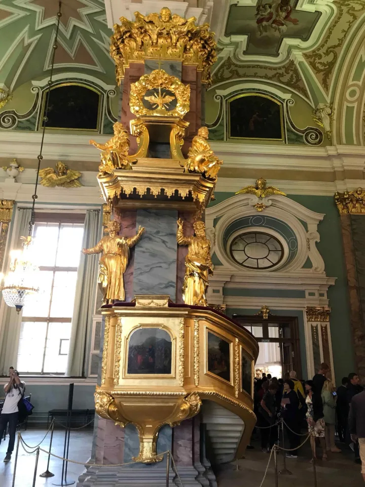 Preekstoel in Petrus en Paulus Kathedraal, St Petersburg