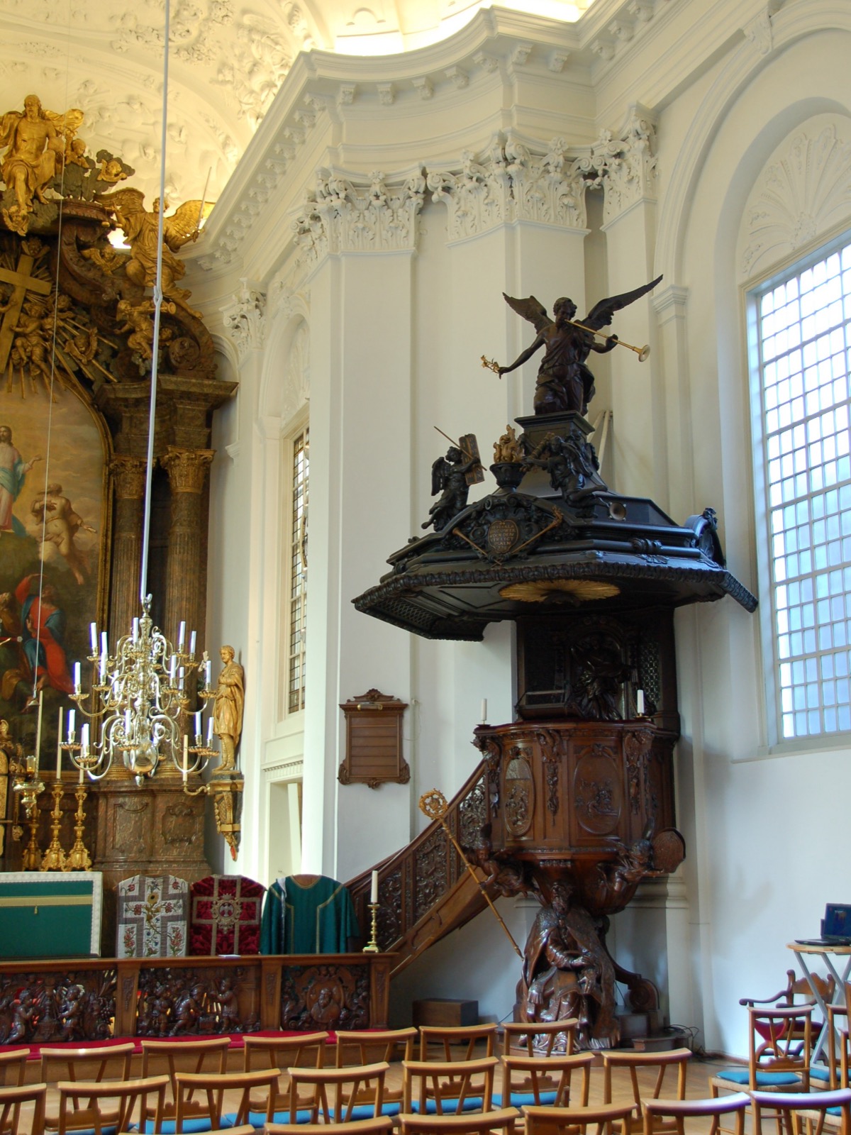 Pulpit at H.H. Jacobus en Augustinuskerk, Den Haag