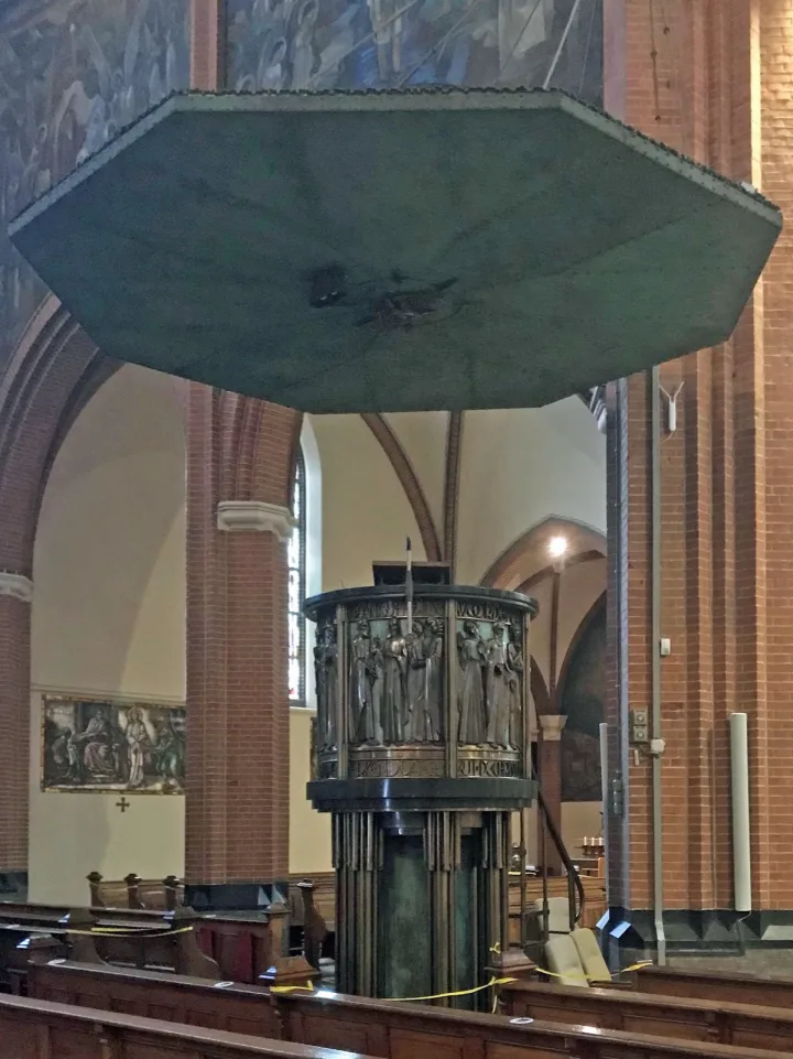 Pulpit at H. Calixtusbasiliek, Groenlo