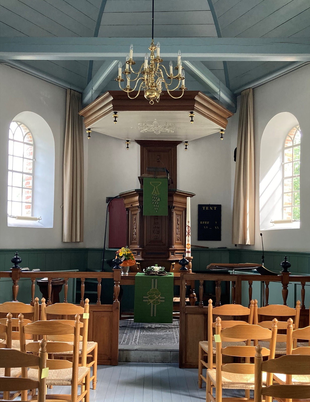 Preekstoel in Protestantse kerk, Ouwsterhaule