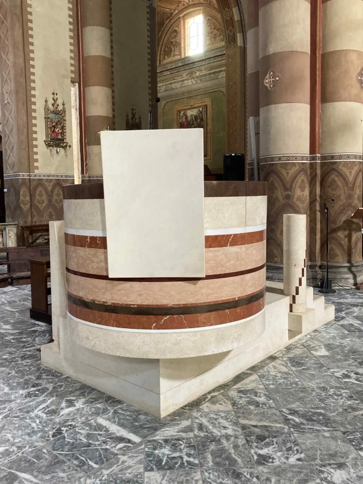 Pulpit at Cattedrale di San Lorenzo, Alba