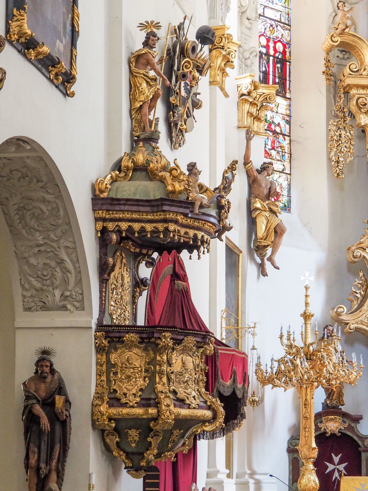 Preekstoel in Kostel Panny Marie pod retezem, Praha