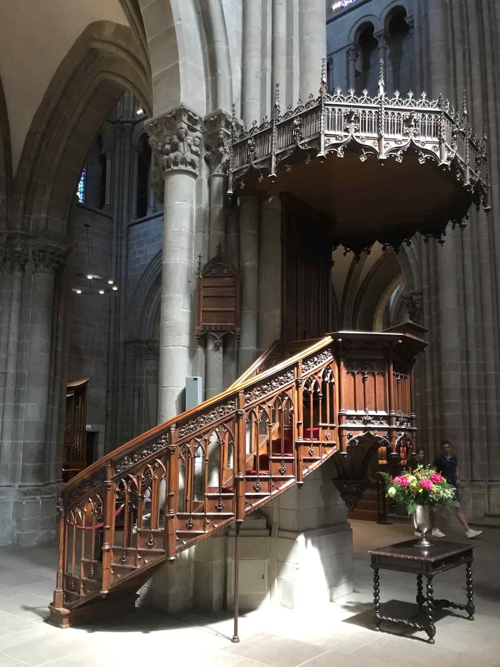 Preekstoel in Cathedrale Saint-Pierre, Geneve