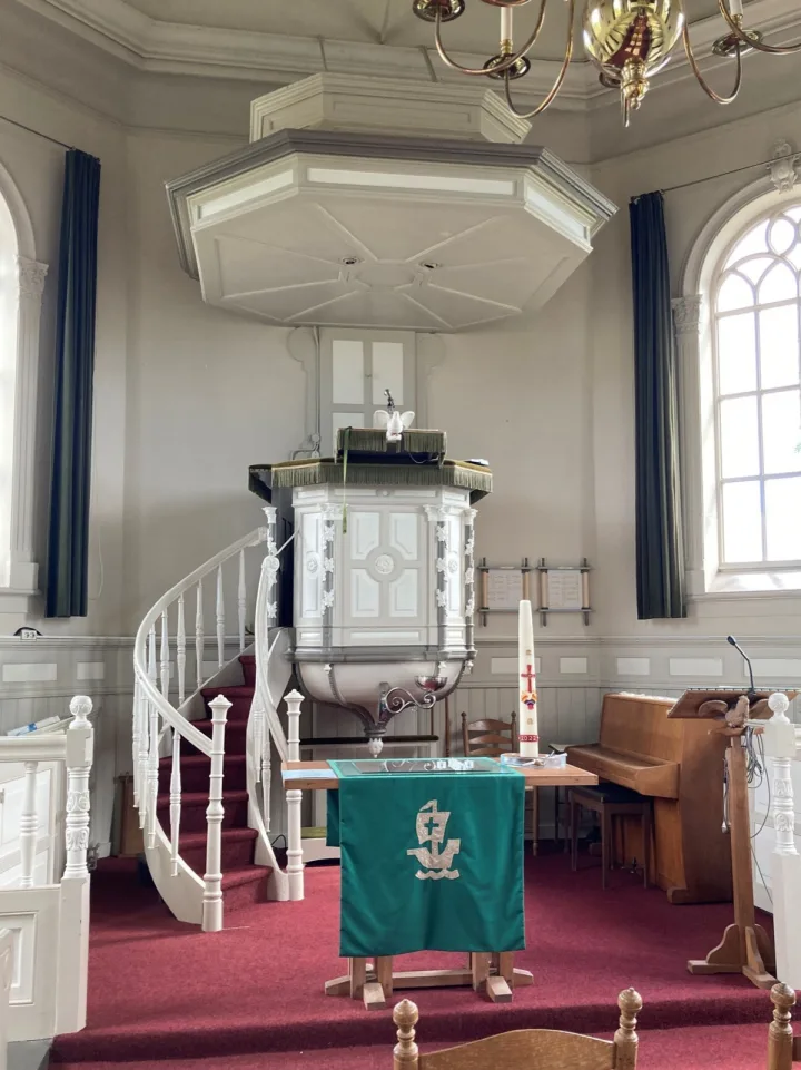 Preekstoel in Protestantse kerk, Hitzum