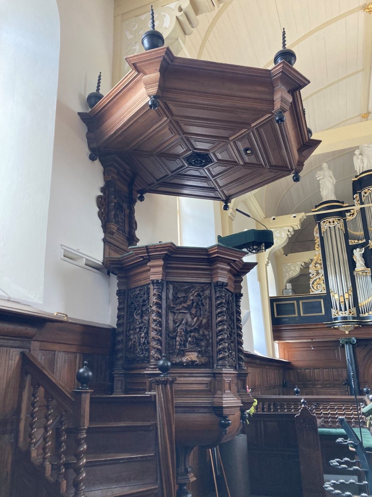 Preekstoel in Laurentiuskerk, Kimswerd