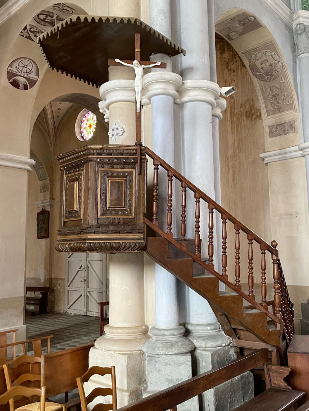 Preekstoel in Eglise Saint-Michel de Bastelica, Bastelica
