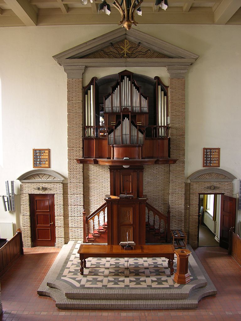 Preekstoel in Hervormde Kerk, Dinteloord