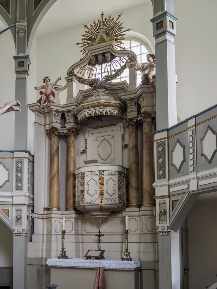 Preekstoel in Kirche Podrosche, Podrosche