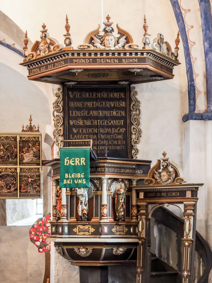 Preekstoel in  St Johannes Kirche, Wiefelstede