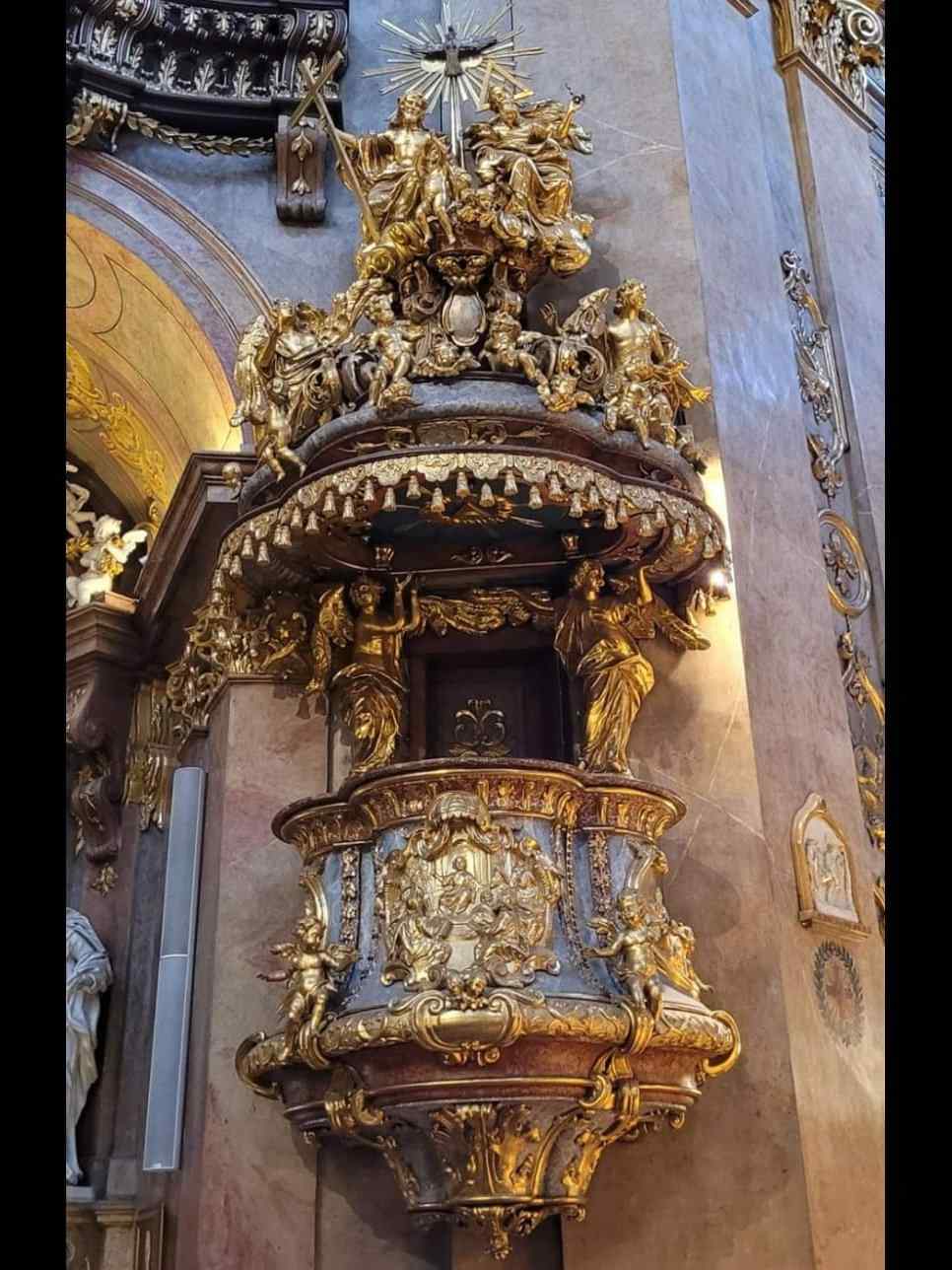 Pulpit at Sint-Petruskerk, Wenen