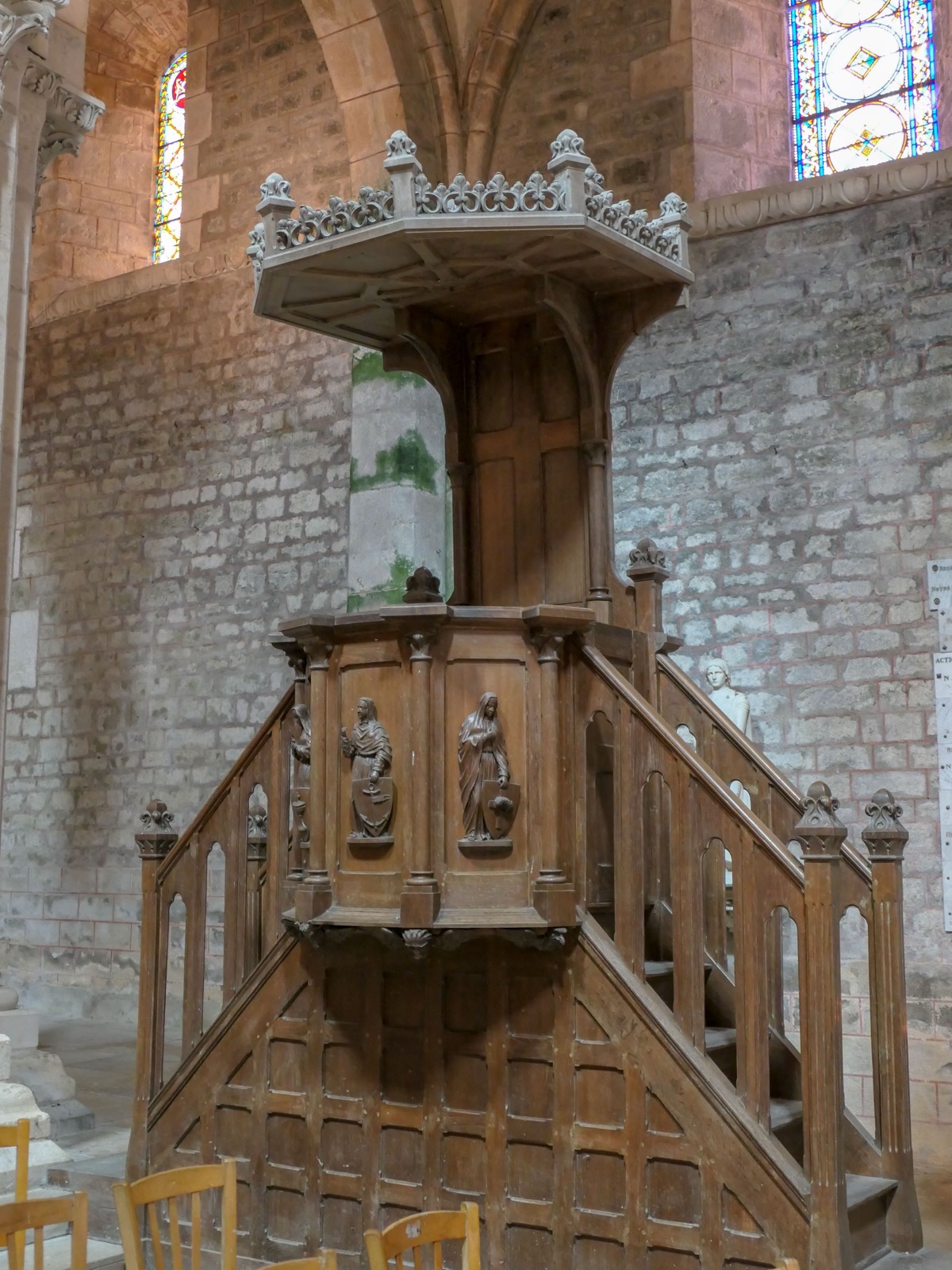 Preekstoel in St Lazare, Avallon