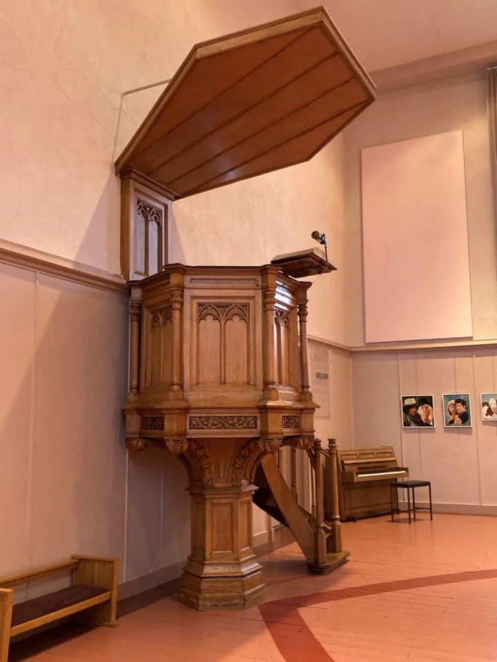 Preekstoel in Sint Martinuskerk, Tzummarum