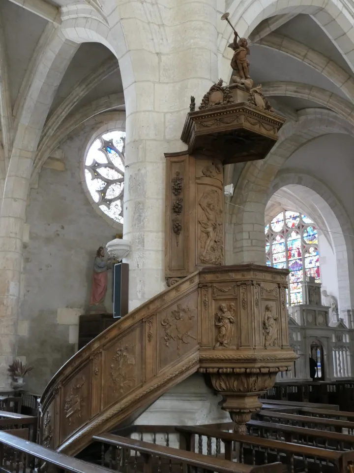 Preekstoel in Eglise St Jean Baptist, Chaource