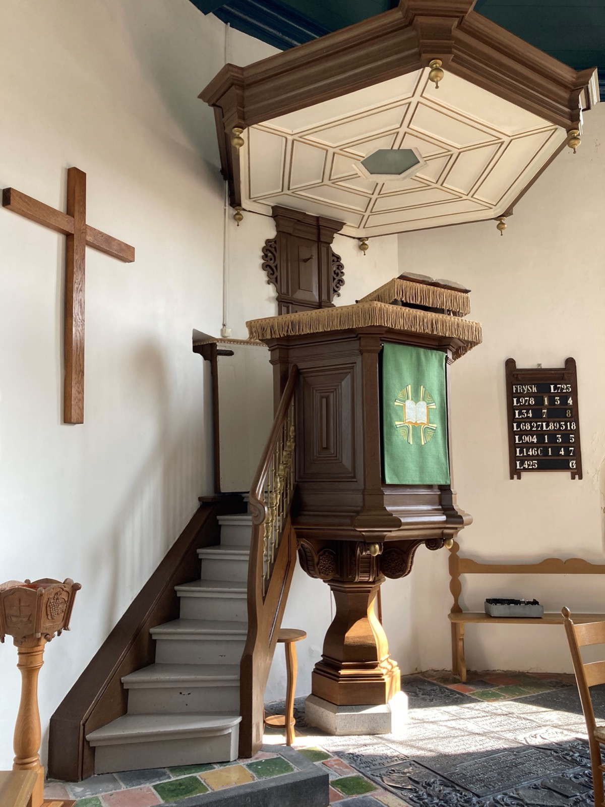 Preekstoel in Johannes de Doperkerk, Hijlaard