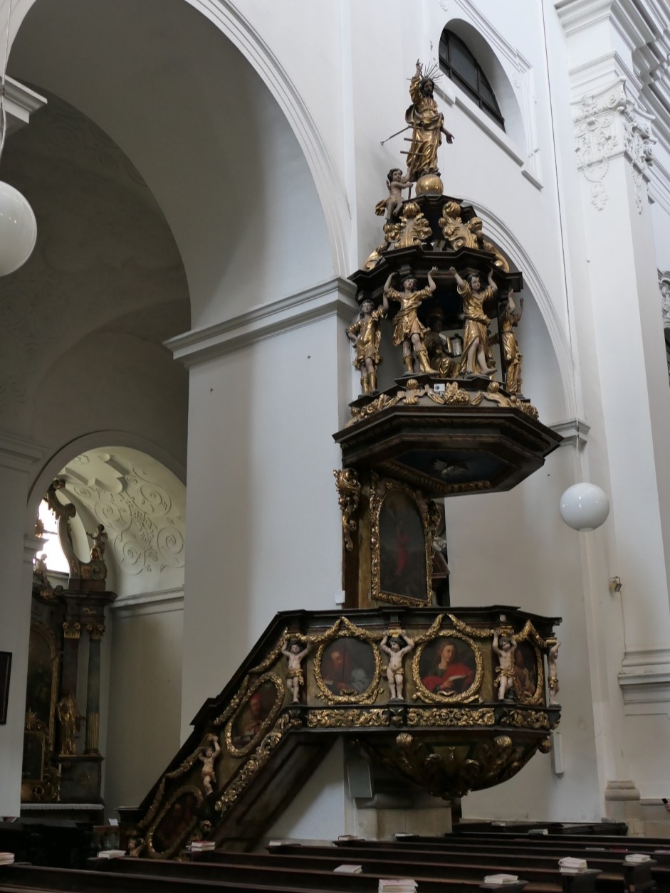 Preekstoel in Kostel Svateho Tomase, Brno