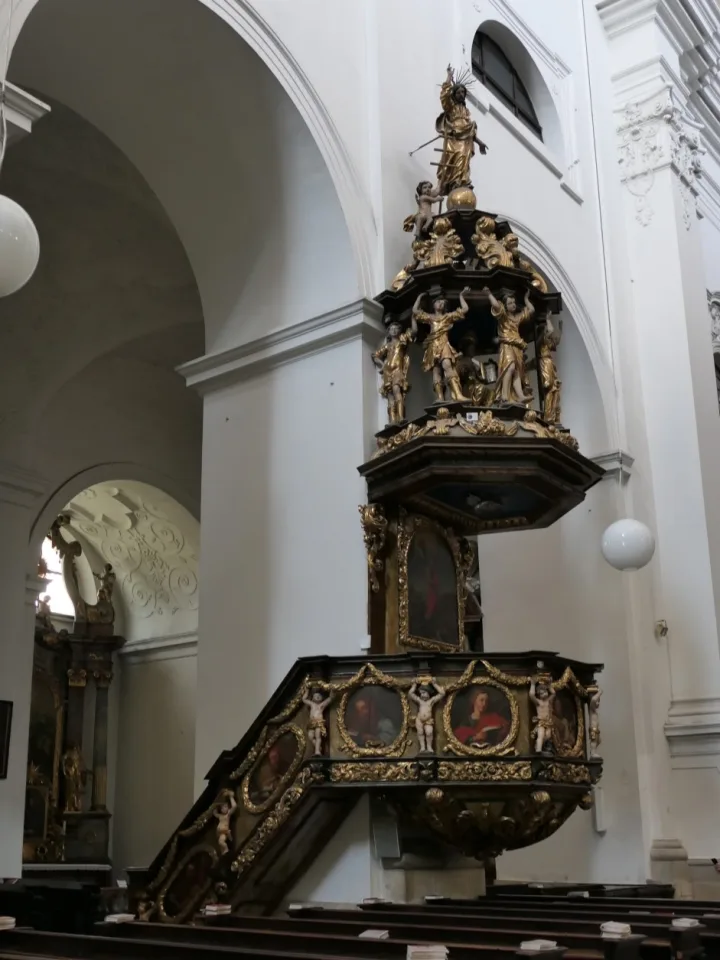 Preekstoel in Kostel Svateho Tomase, Brno