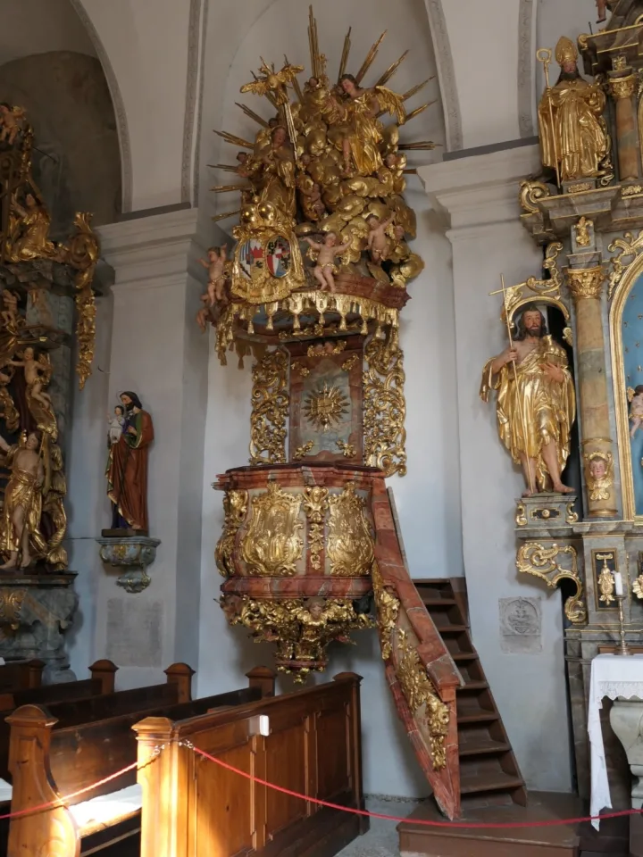 Preekstoel in Kloosterkapel, Cesky Krumlov