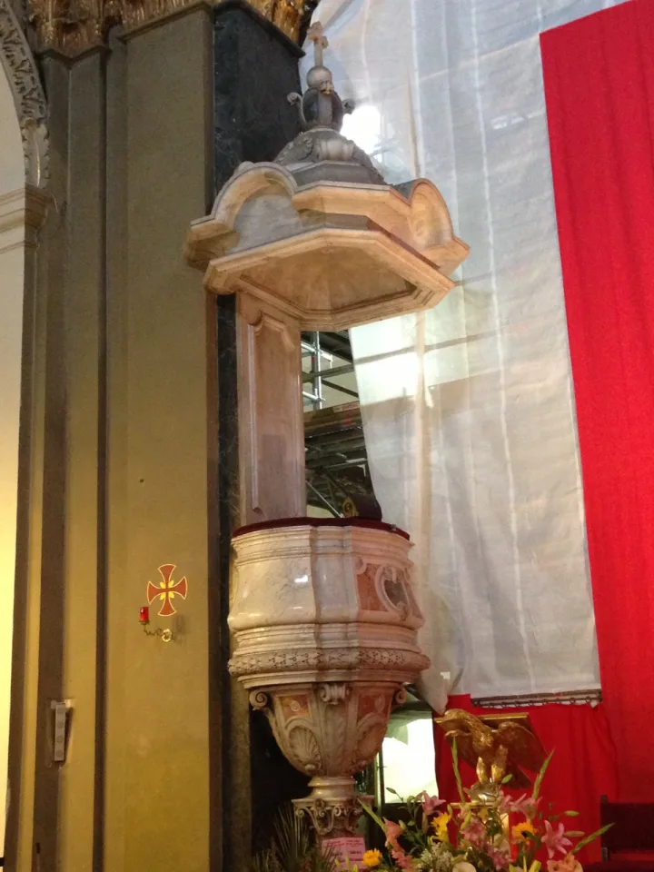 Pulpit at Basilique Notre-Dame de l Assomption, Nice