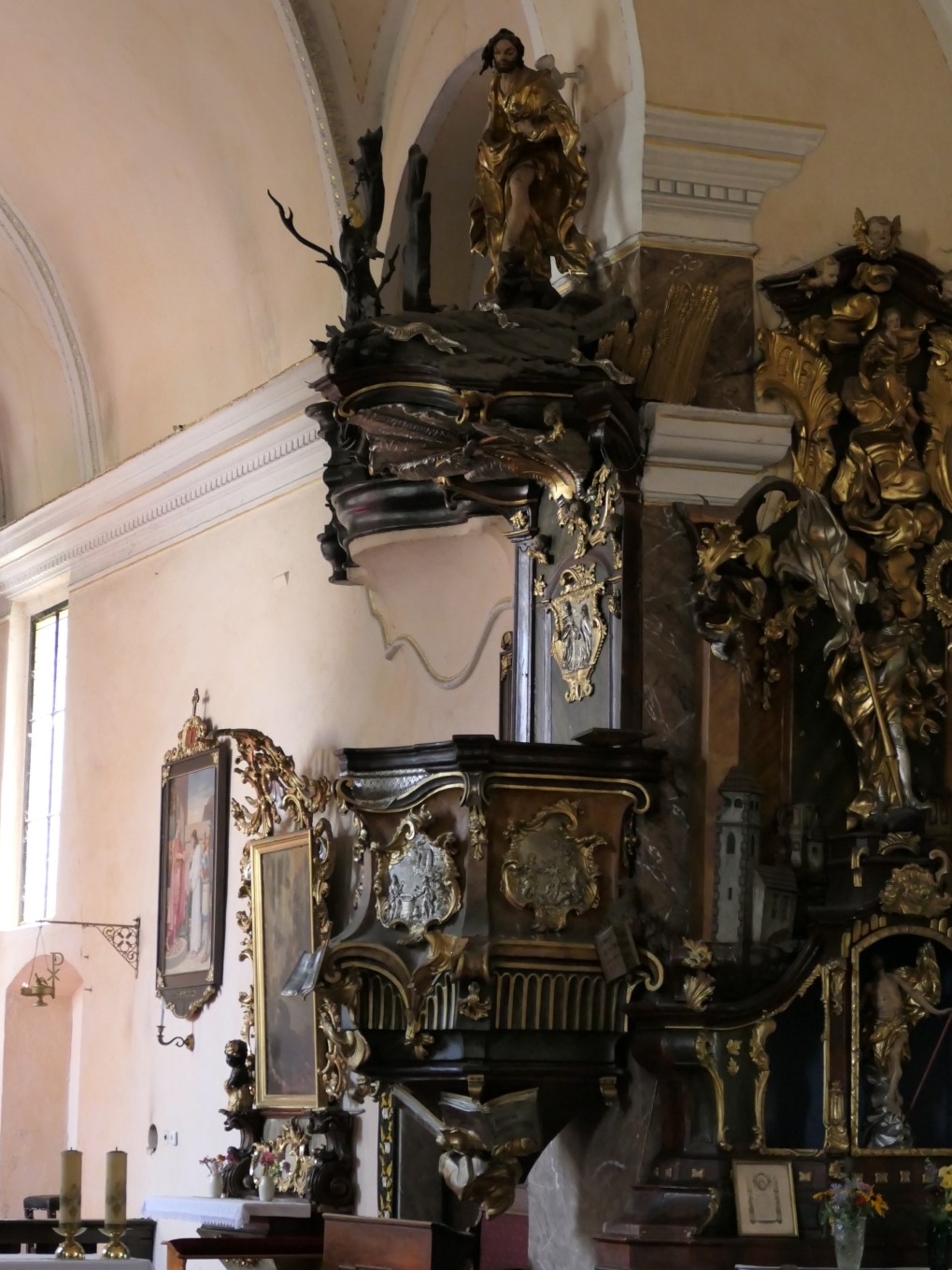 Preekstoel in Kostel Nanebevzeti Panny Marie, Netolice