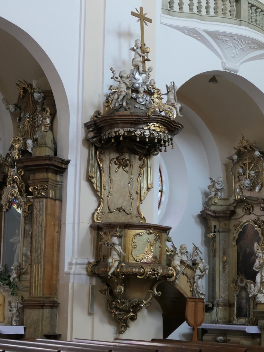 Preekstoel in Kostel Narozeni Panny Marie, Trutnov