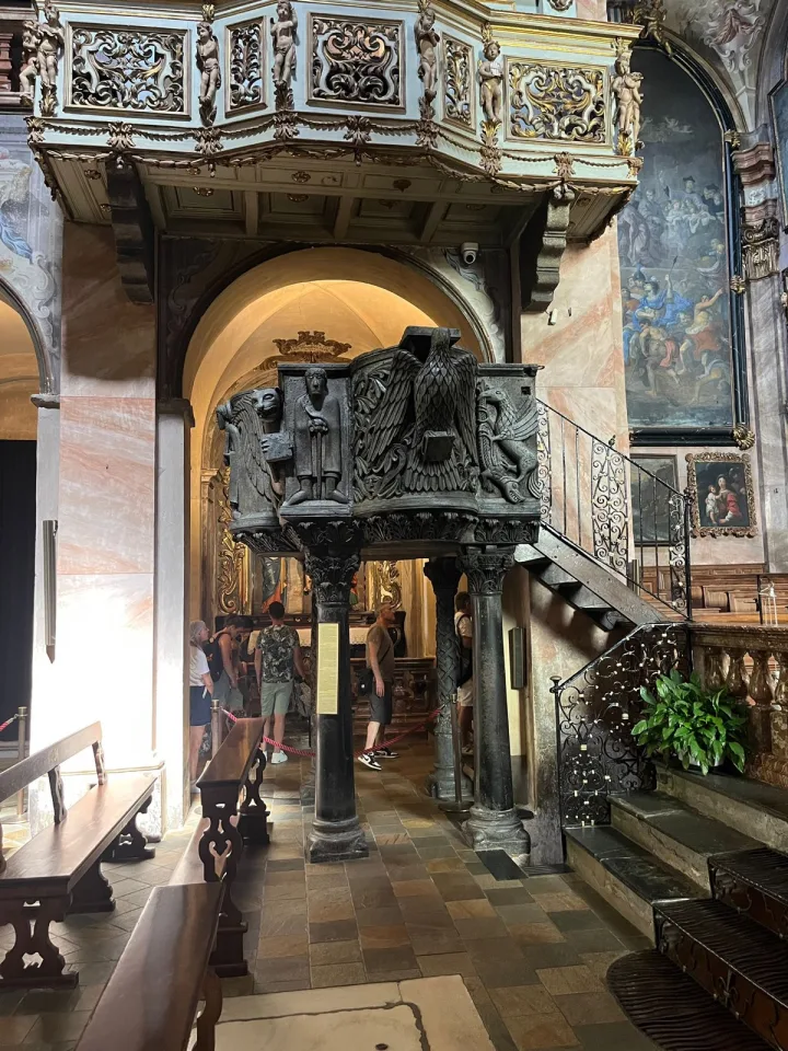 Preekstoel in Basilica di San Giulio, Orta San Giulio