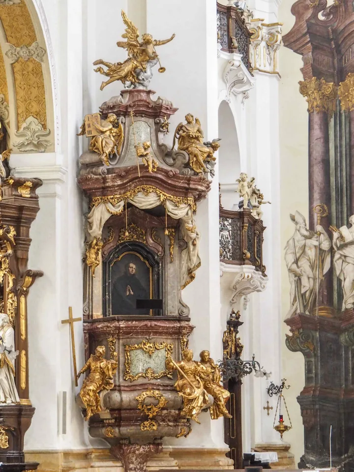 Pulpit at Kostel Nanebevzeti Panny Marie, Hradec Kralove