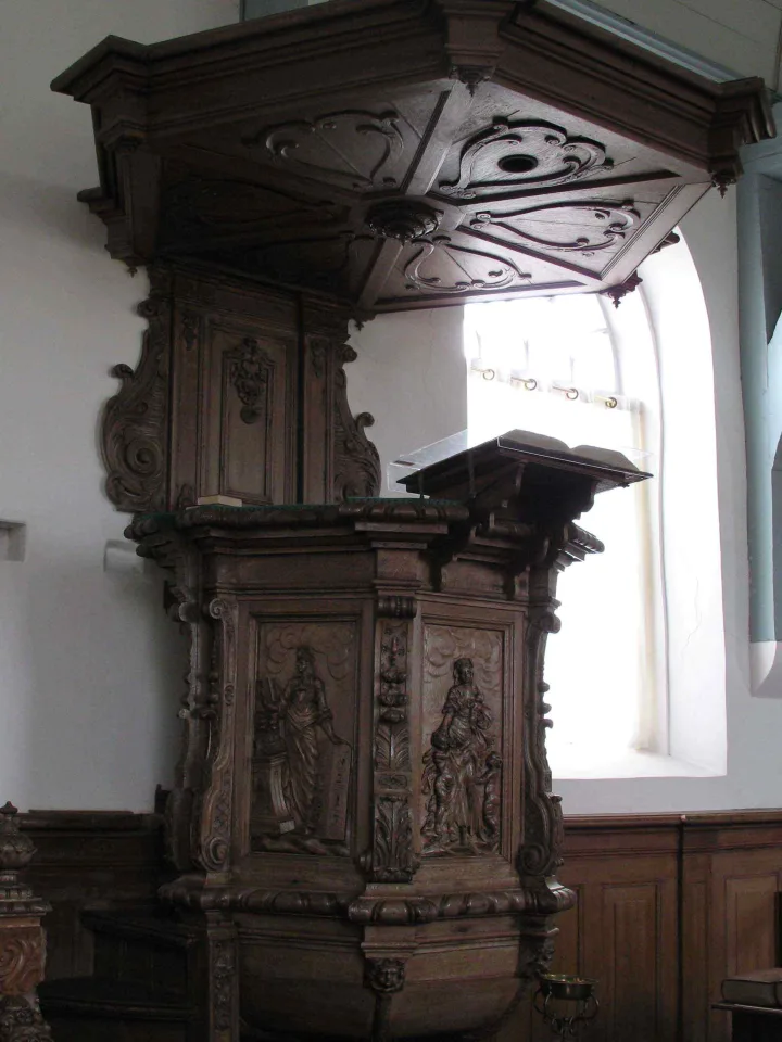 Preekstoel in Mariakerk, Bears