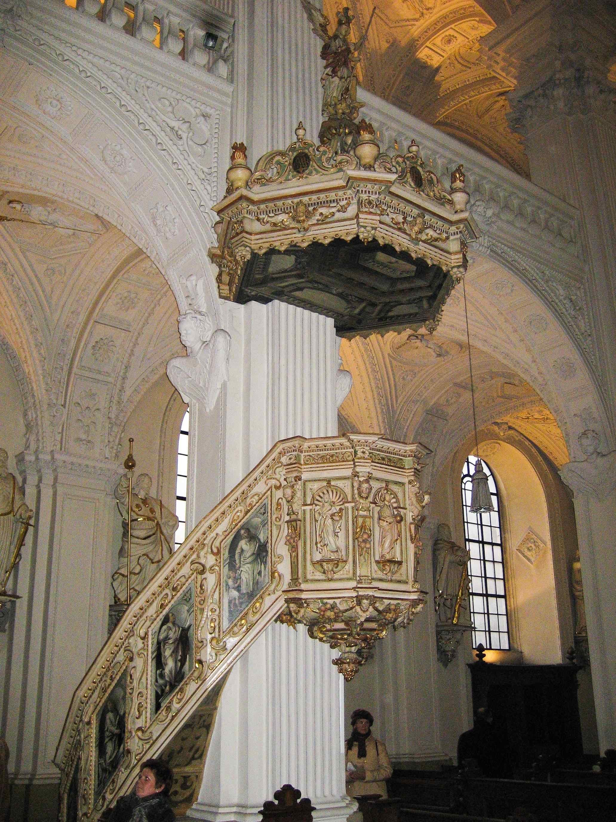 Preekstoel in St Andreaskirche, Dusseldorf