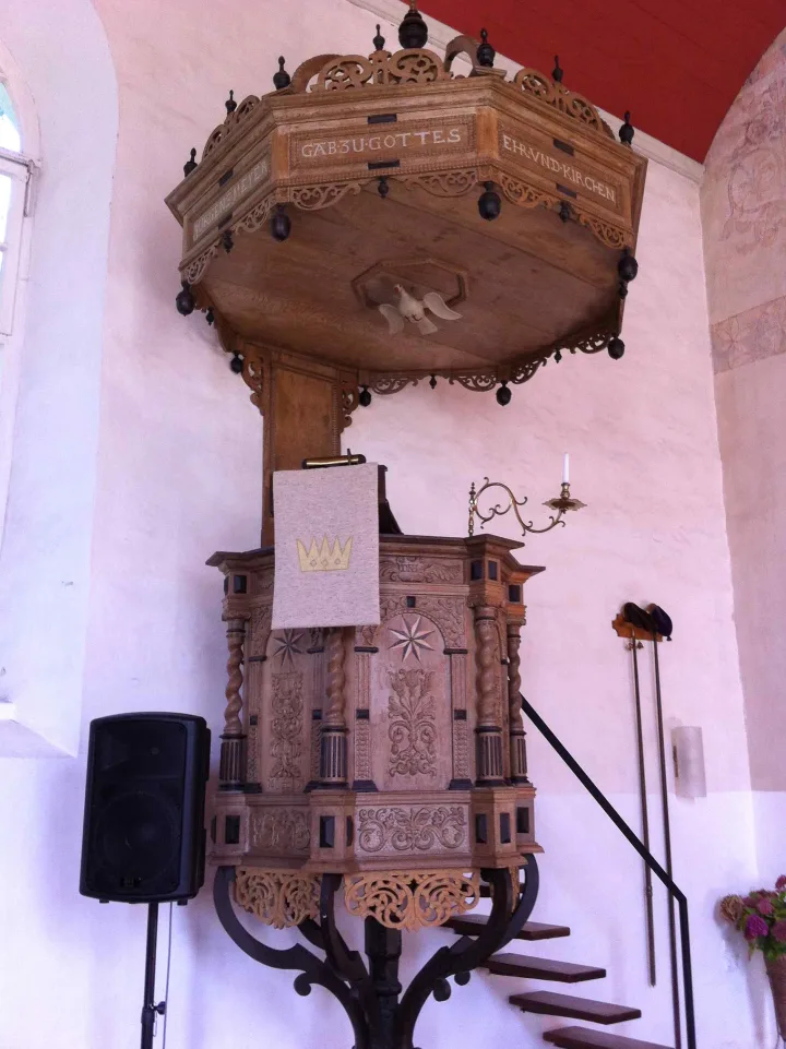 Pulpit at St.Vincenz und St. Laurentius Kirche, Backemoor