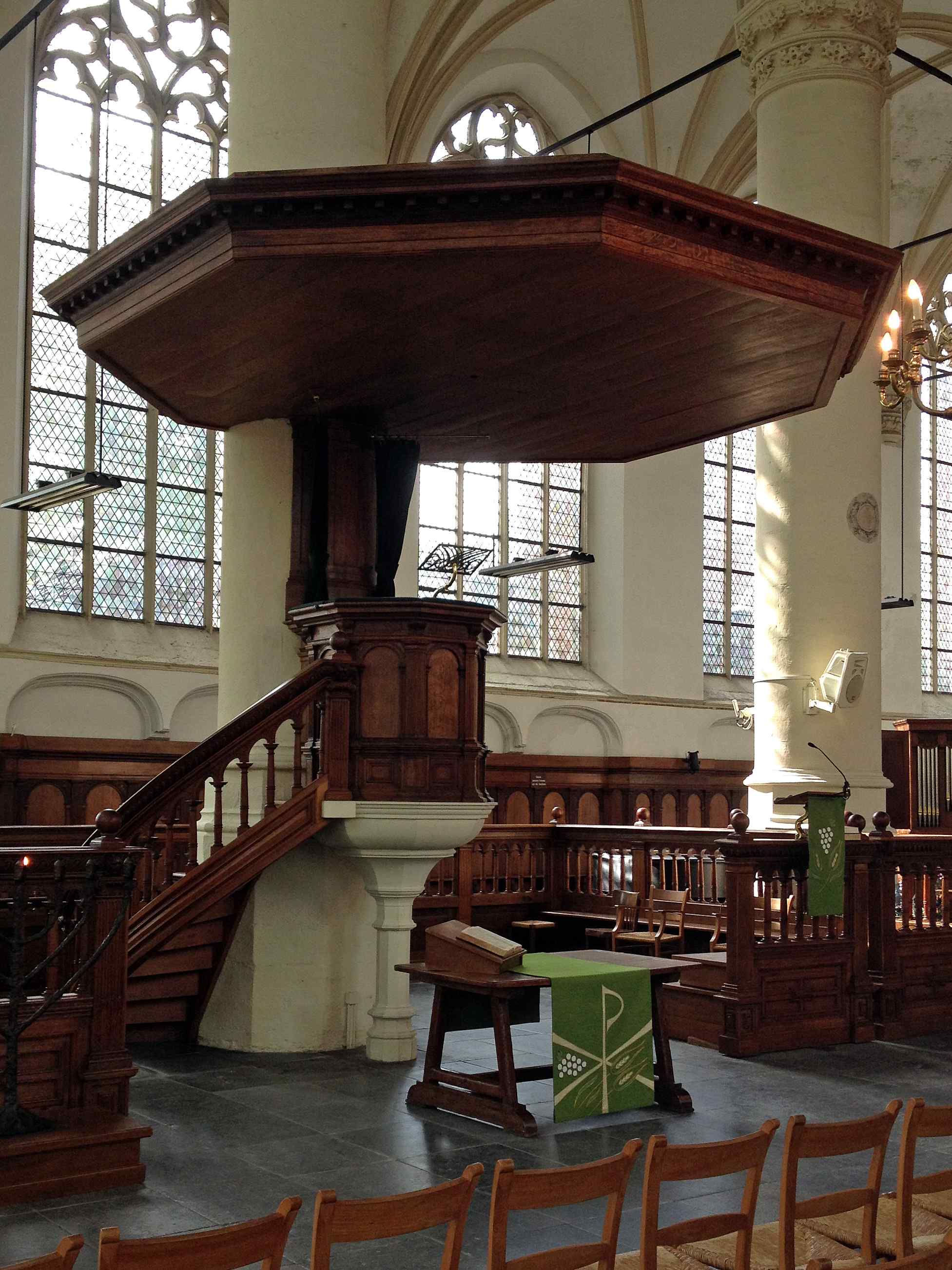 Preekstoel in Hooglandse kerk, Leiden