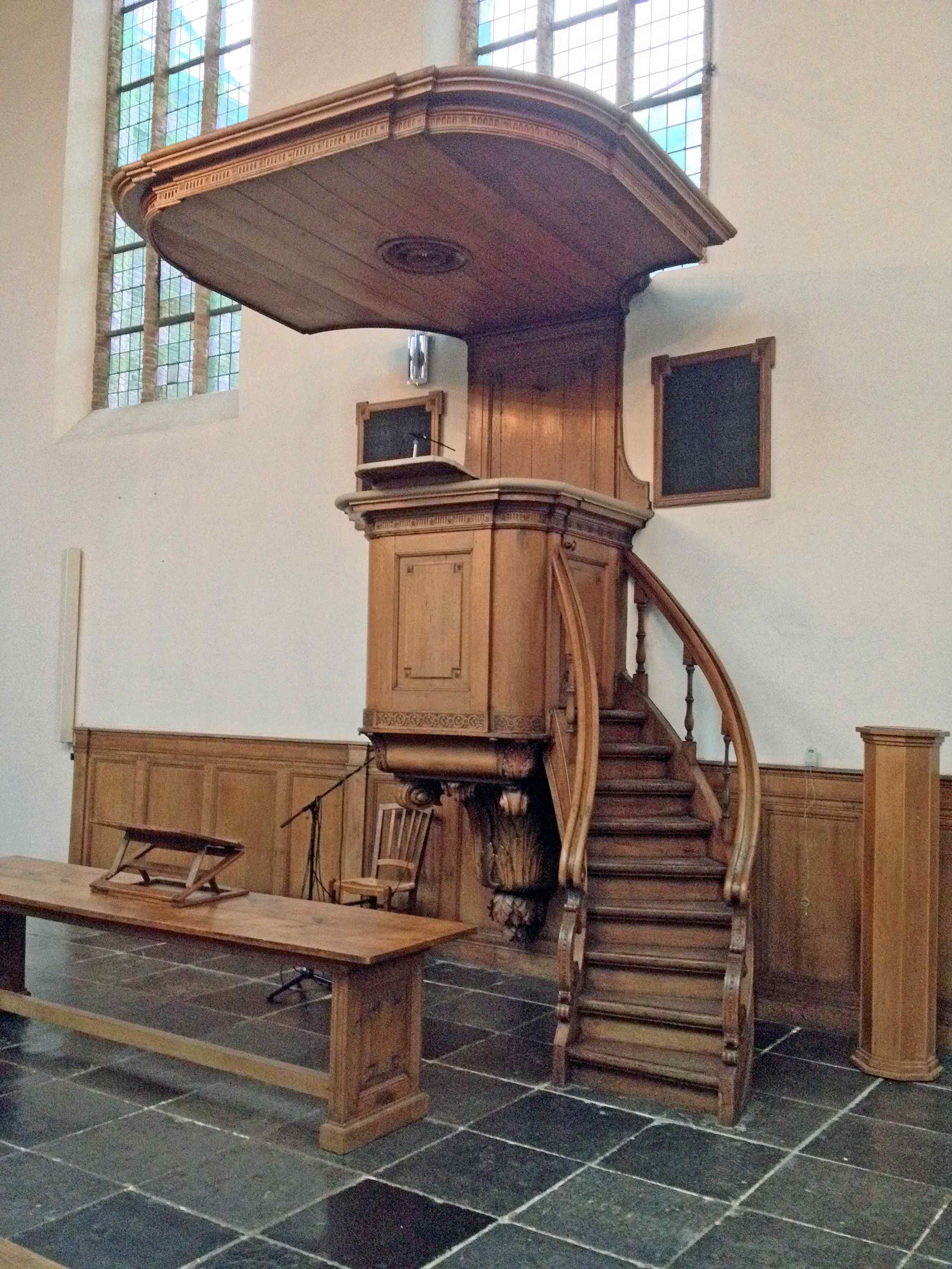 Preekstoel in Waalse Kerk Prinsenhof, Delft