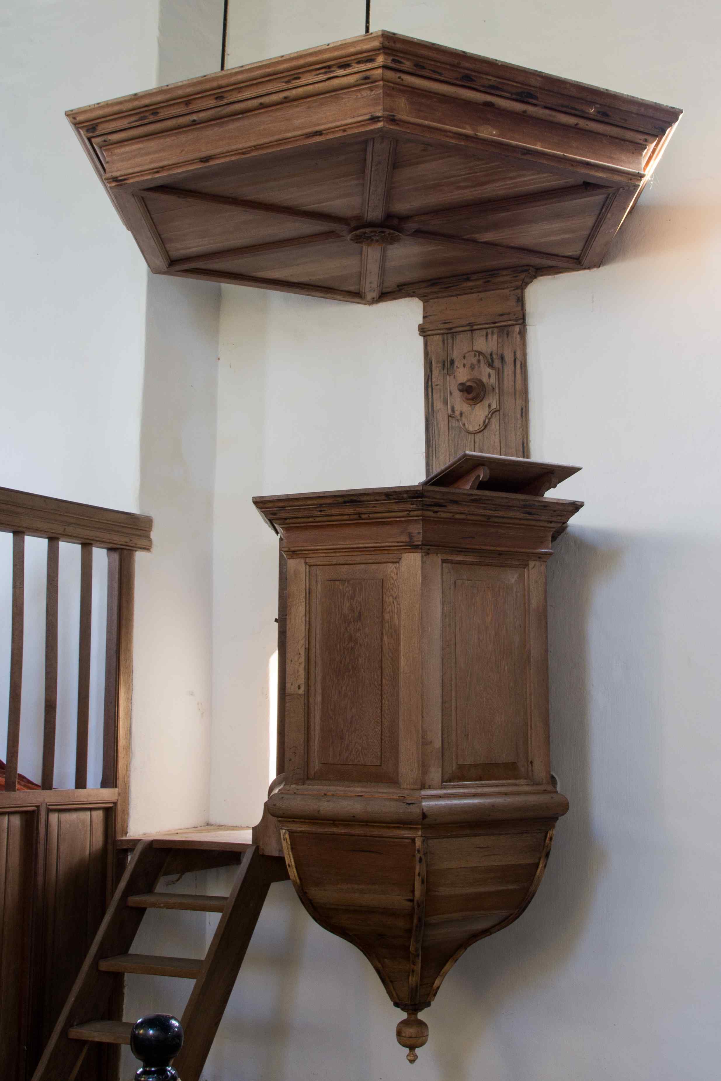 Preekstoel in Mauritiuskerk, Marsum