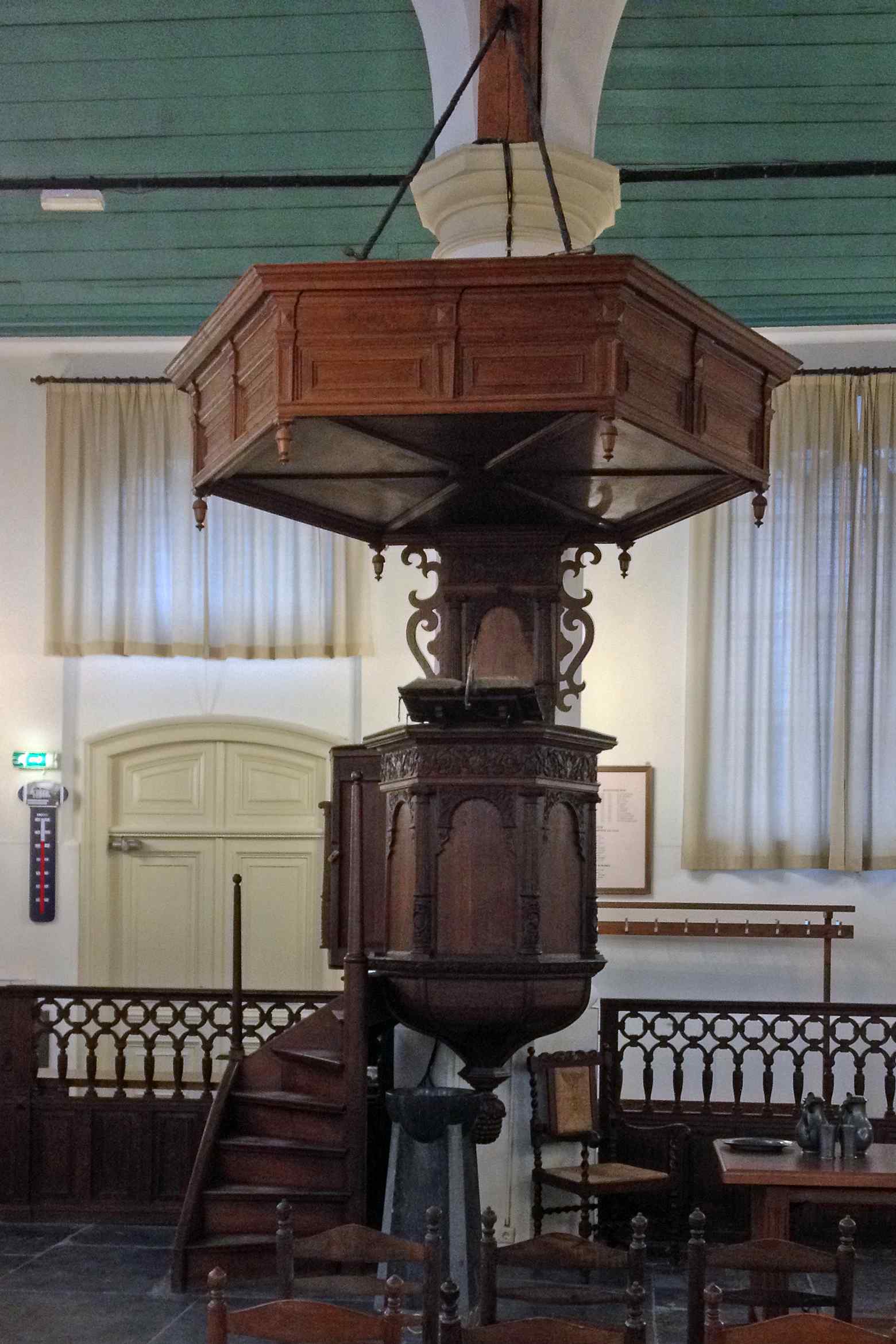 Preekstoel in PKN kerk, Leiderdorp