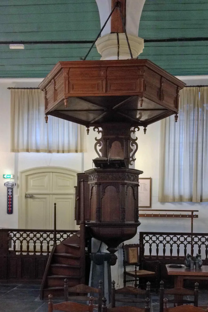 Preekstoel in PKN kerk, Leiderdorp