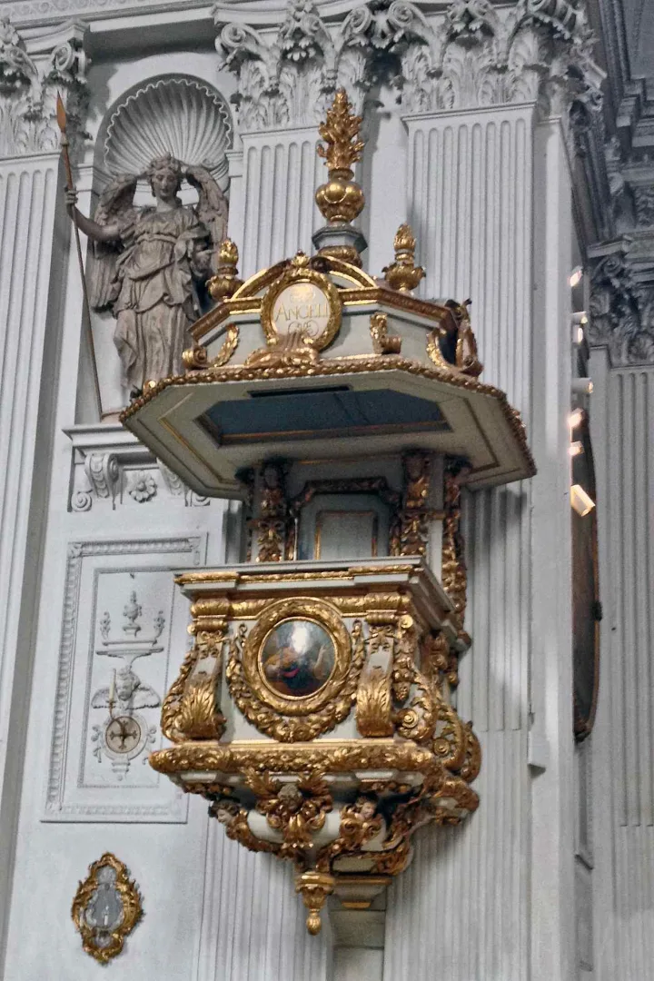Preekstoel in Michaelskirche, Munchen