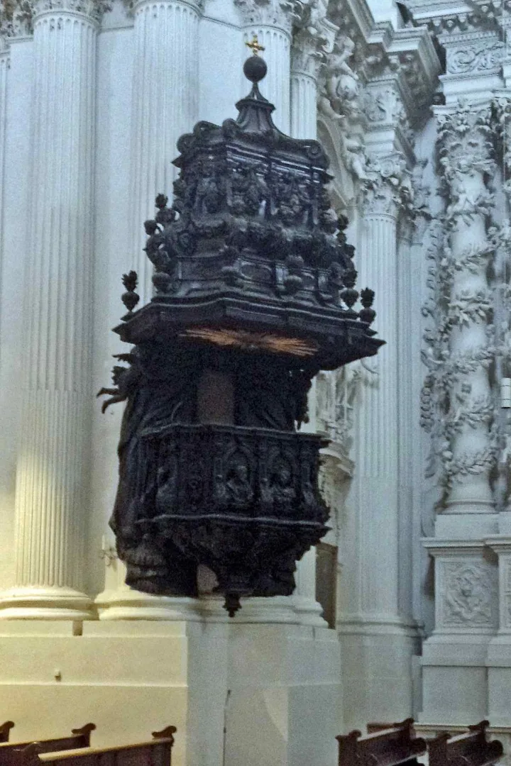 Preekstoel in Theatinerkirche St Kajetan, Munchen