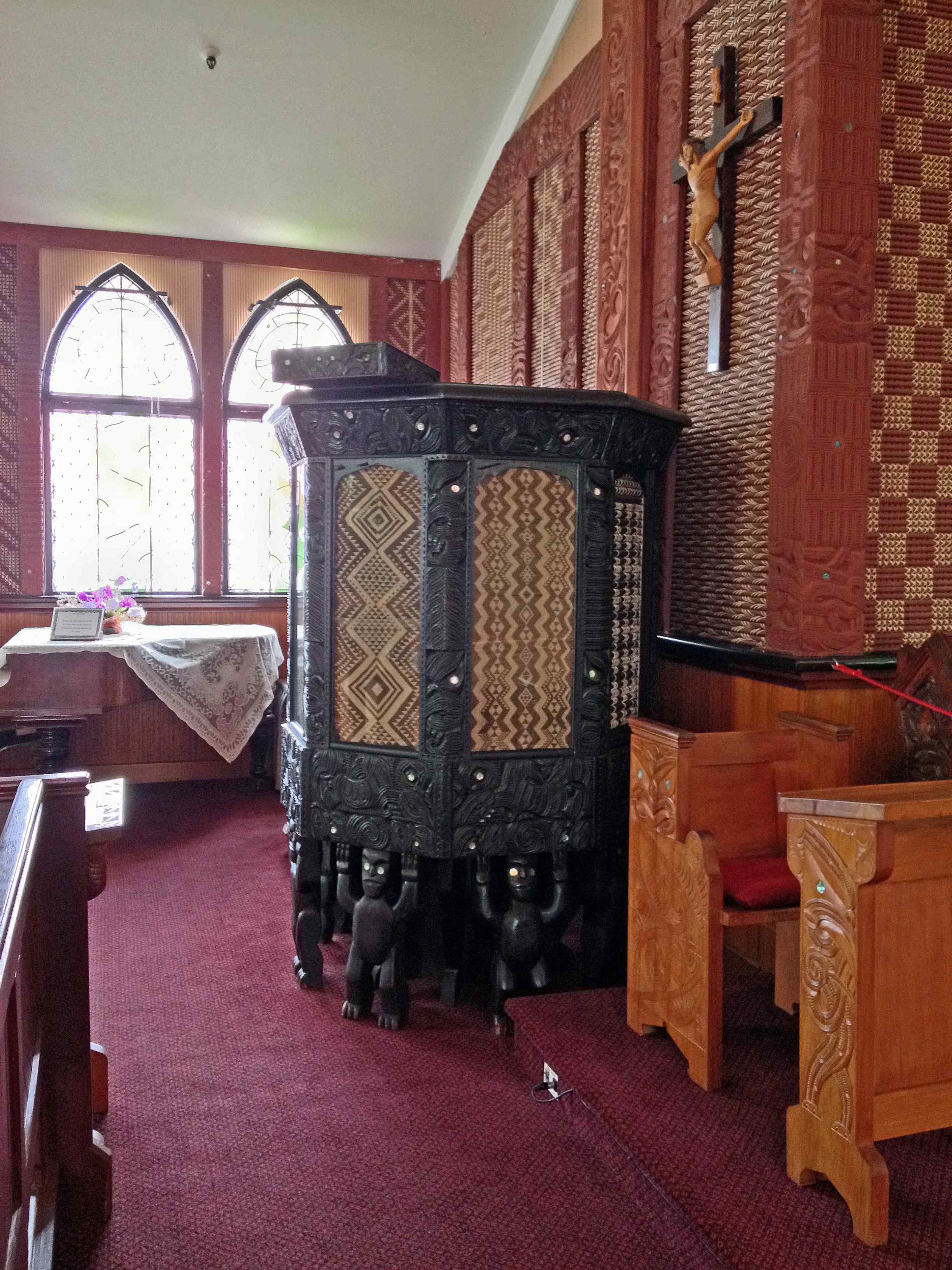 Preekstoel in St Faiths, Ohinemutu