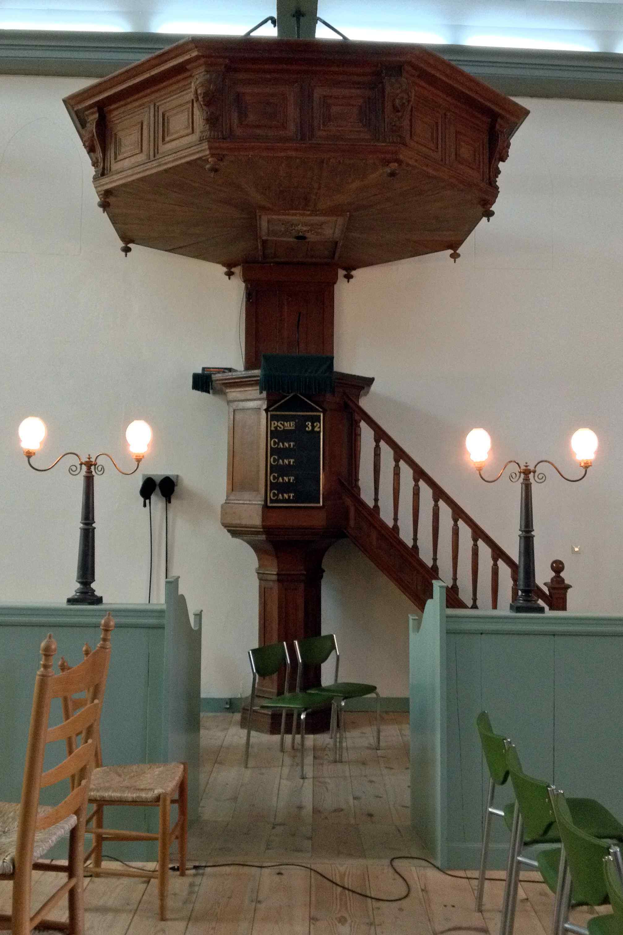 Preekstoel in Waalse Kerk, Leiden