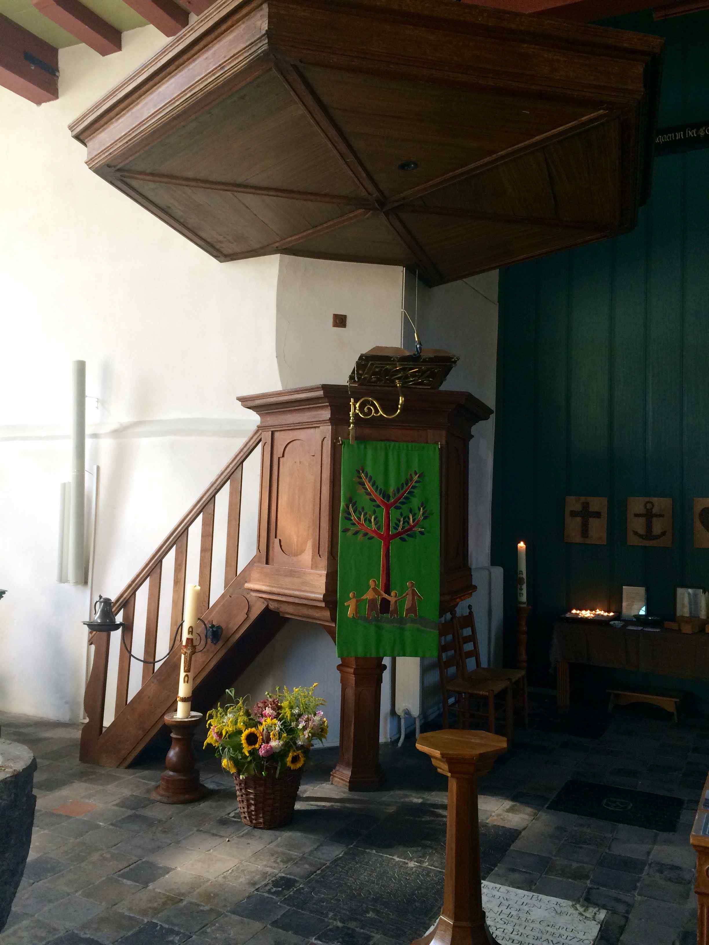Preekstoel in Maartenskerk, Oosterend (Texel)