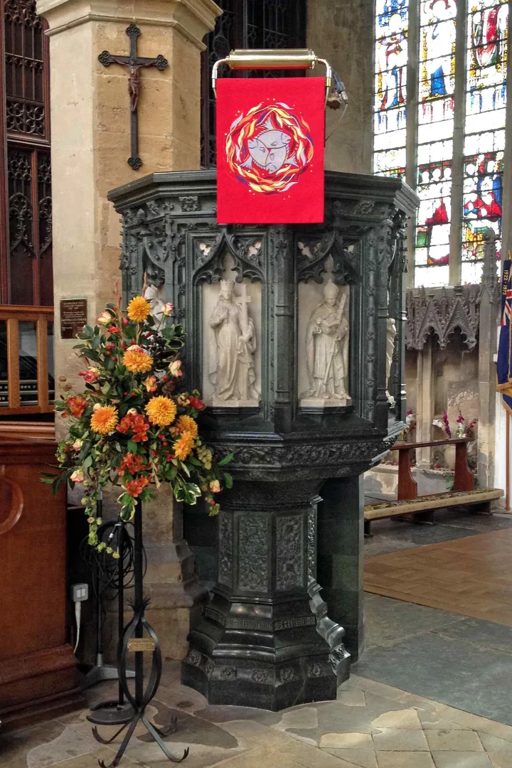Preekstoel in Holy Trinity Church, Stratford upon Avon