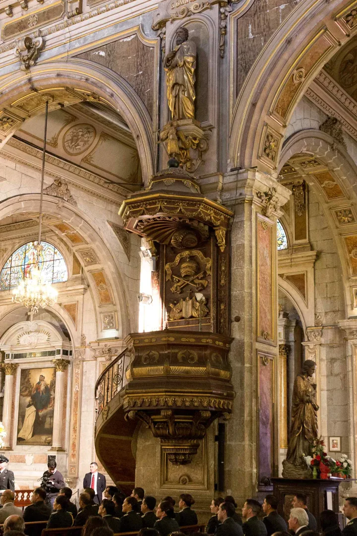 Preekstoel in Catedral Metropolitana de Santiago, Santiago
